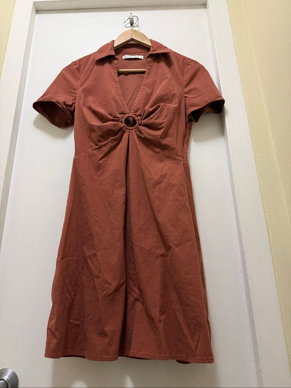 Abercrombie & Fitch Rust Brown O-Ring Cutout Mini Dress Womens Small - Picture 3 of 9